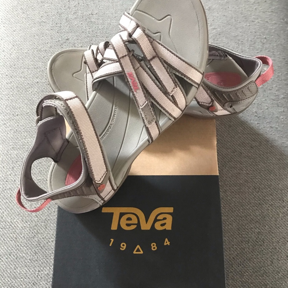 Teva Tirra Women’s Sandle EUC! Worn Once!
